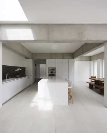 19_A_MC_7064_L_PRINT_concrete canopy and terrace.jpg