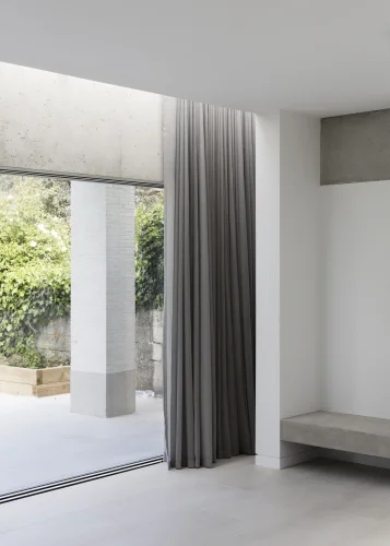 2_A_MC_7584_L_PRINT_Cast-in-situ concrete bench curtain recess.jpg